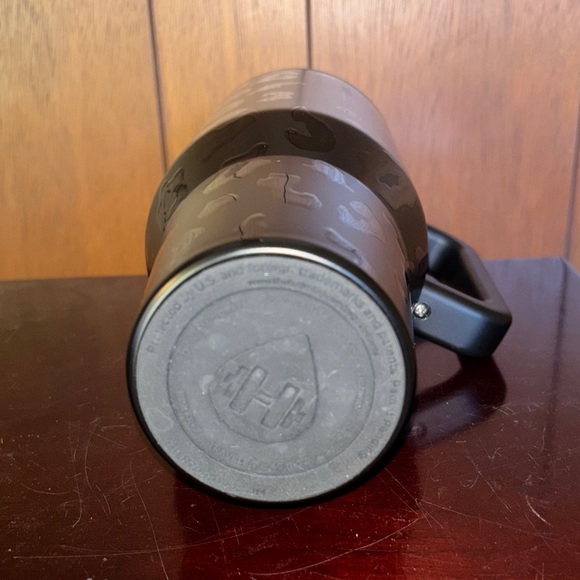 Hydrojug Black Leopard 40oz tumbler - Picture 5 of 7